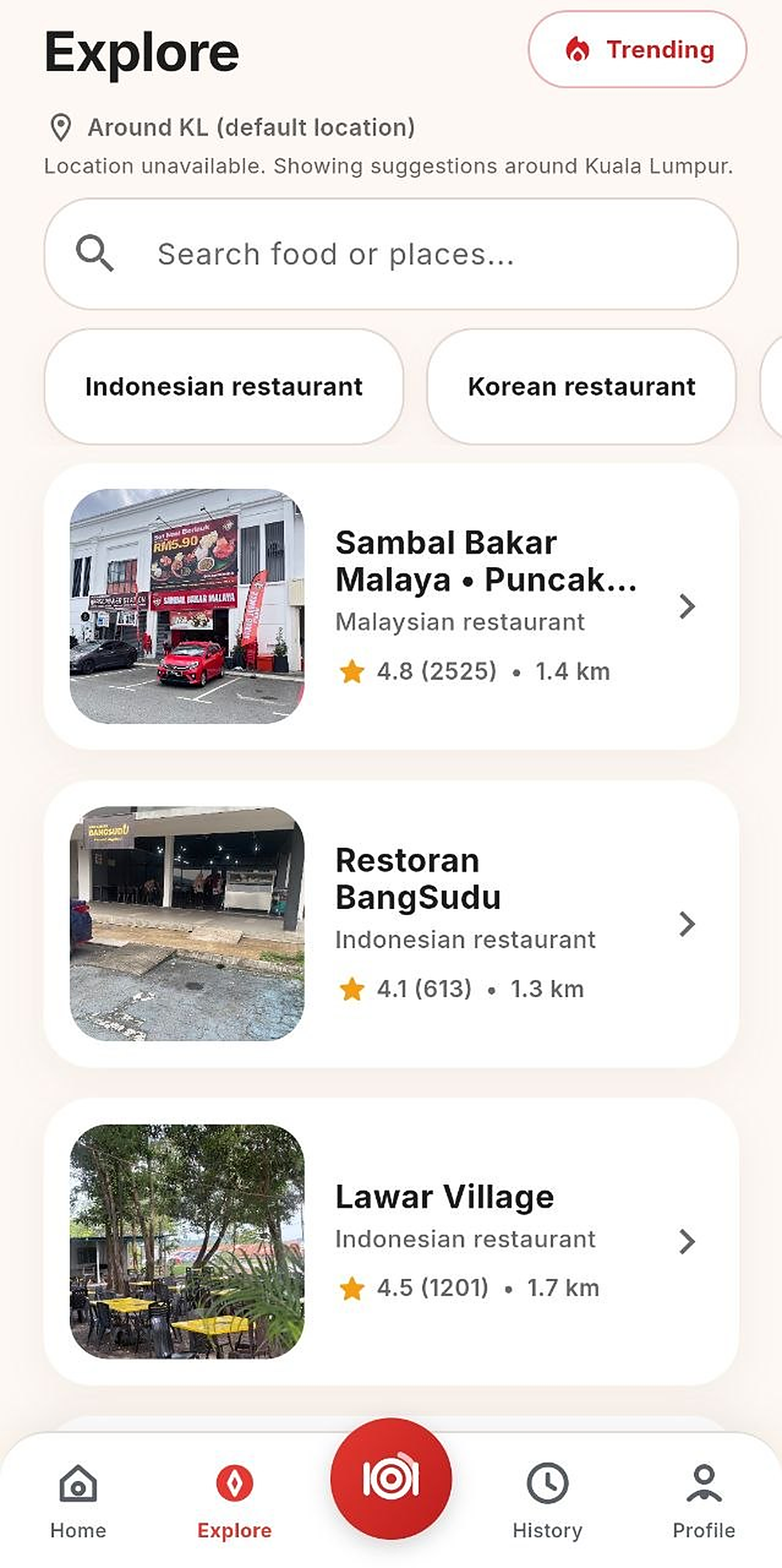 MakanMana Explore screen with search, cuisine filters and nearby restaurants with ratings and distance